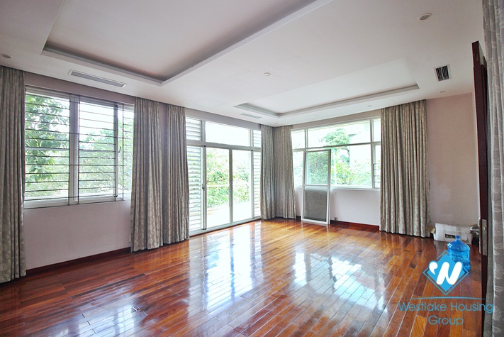Lake view- House with big terrace for rent in Tay Ho, Hanoi